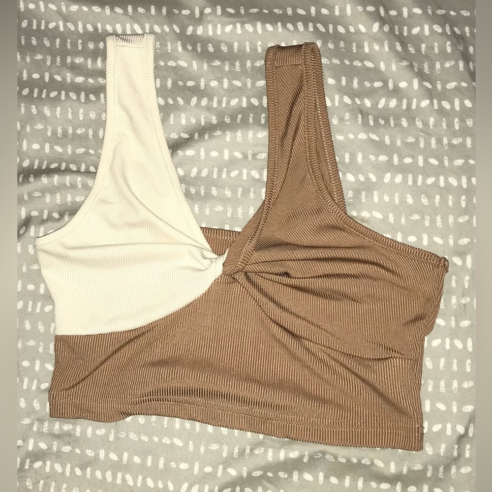 Brand new Shein tank! Never been worn!! Selling because I have to many tanks!